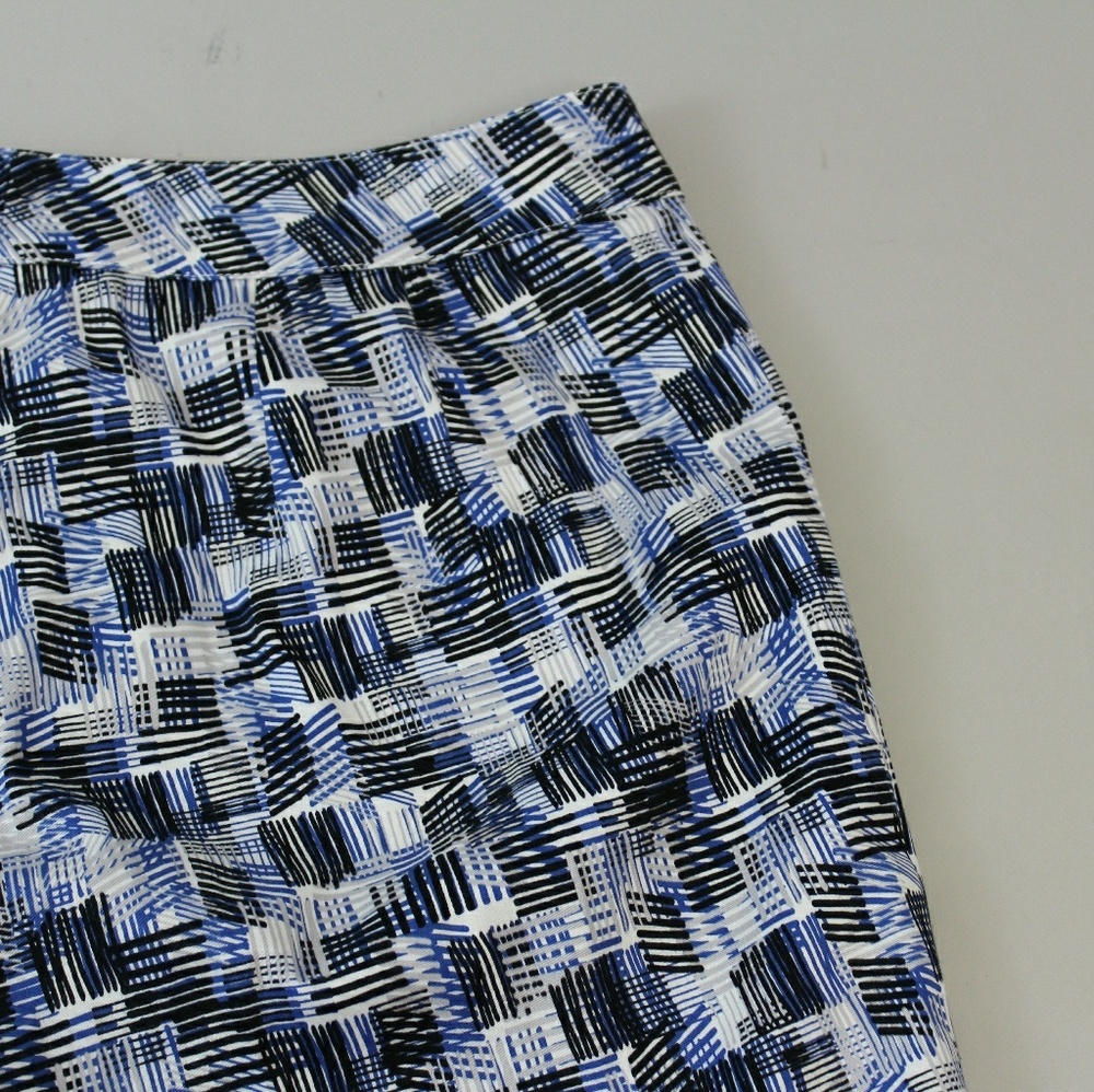 WOMAN'S ST JOHN MULTI-COLOR PRINT PANTS SIZE 6 x27